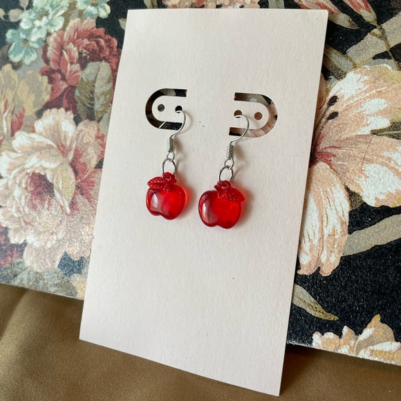🍎 Red Apple Earrings - Picture 4 of 6